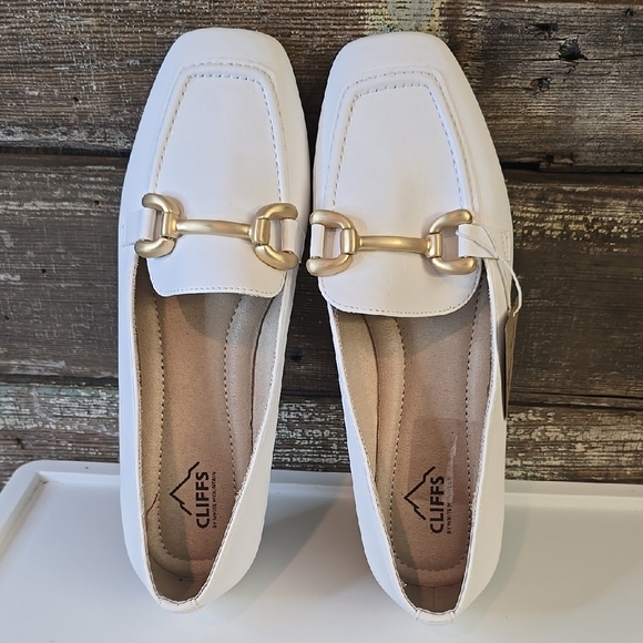White Mountain Shoes - NWT Cliffs Women's White Loafers with Gold Accent, Size 10 Wide